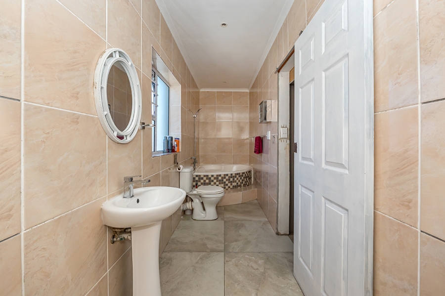 4 Bedroom Property for Sale in Grassy Park Western Cape